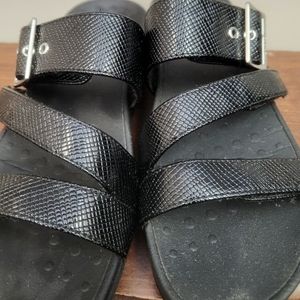 Vionic sandals size 9